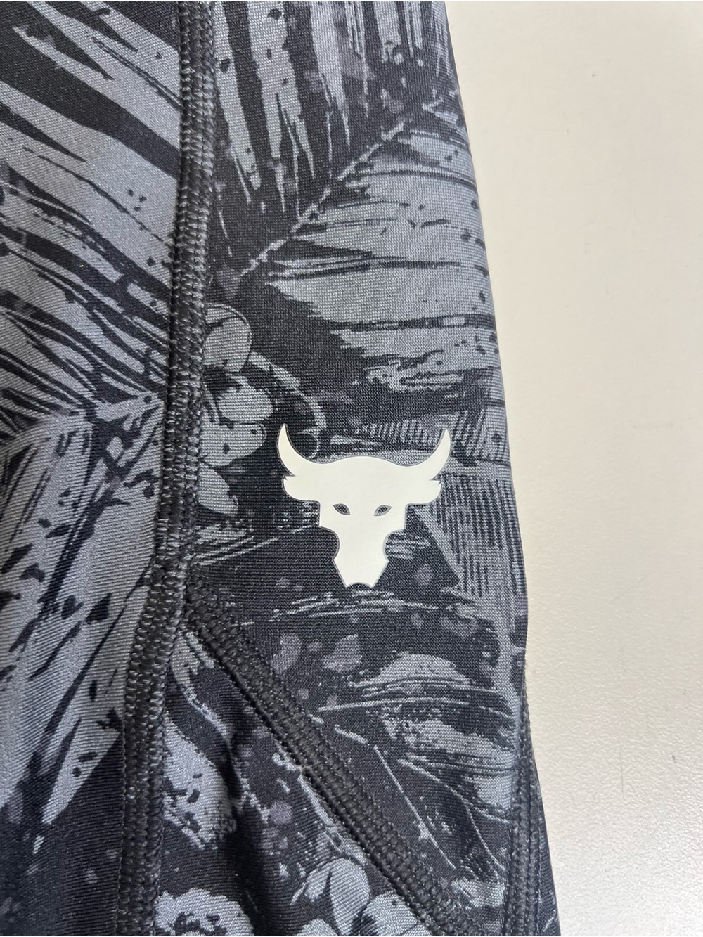 Under Armour Women’s Black Palm-Print Crop Leggings - Picture 10 of 15